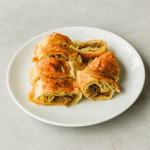 Kıymalı Kol Böreği Porsiyon